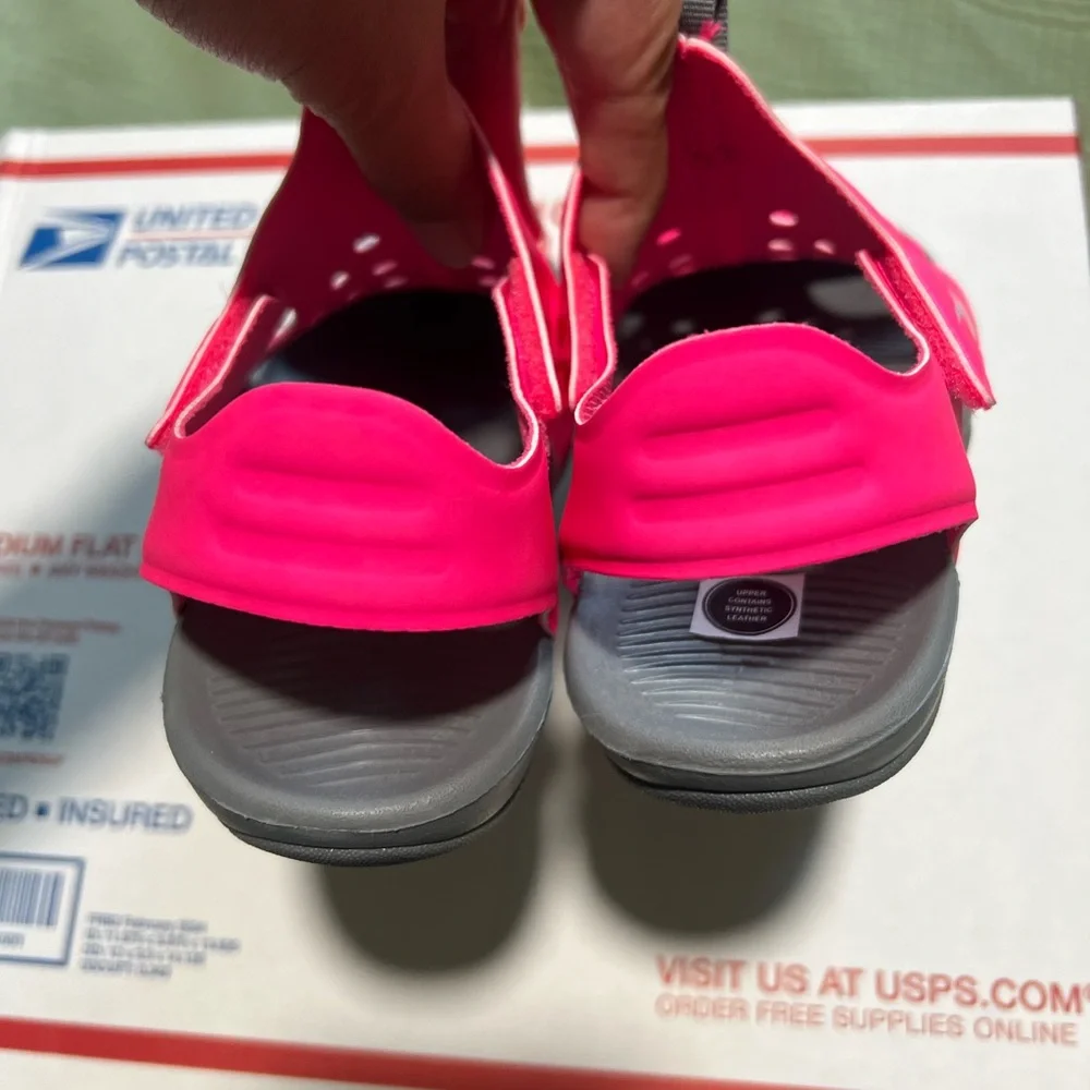 NWT Nike Sunray Protect 2 sandals in Hyper Pink/Fuchsia Glow & Smoke Grey Size 2